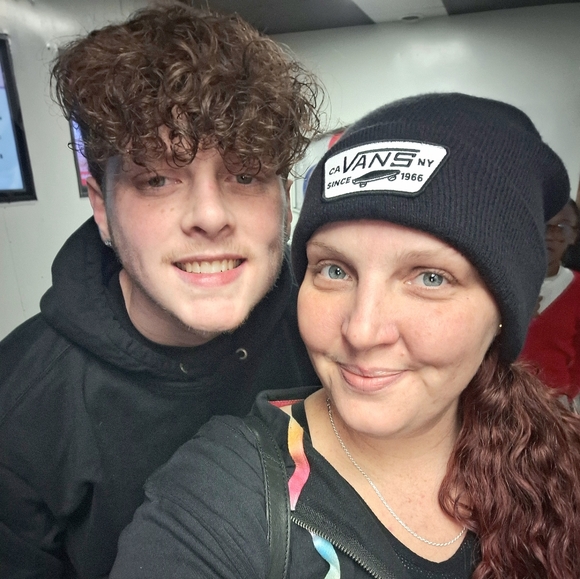 Meet your Posher, Amber - Picture 2 of 6